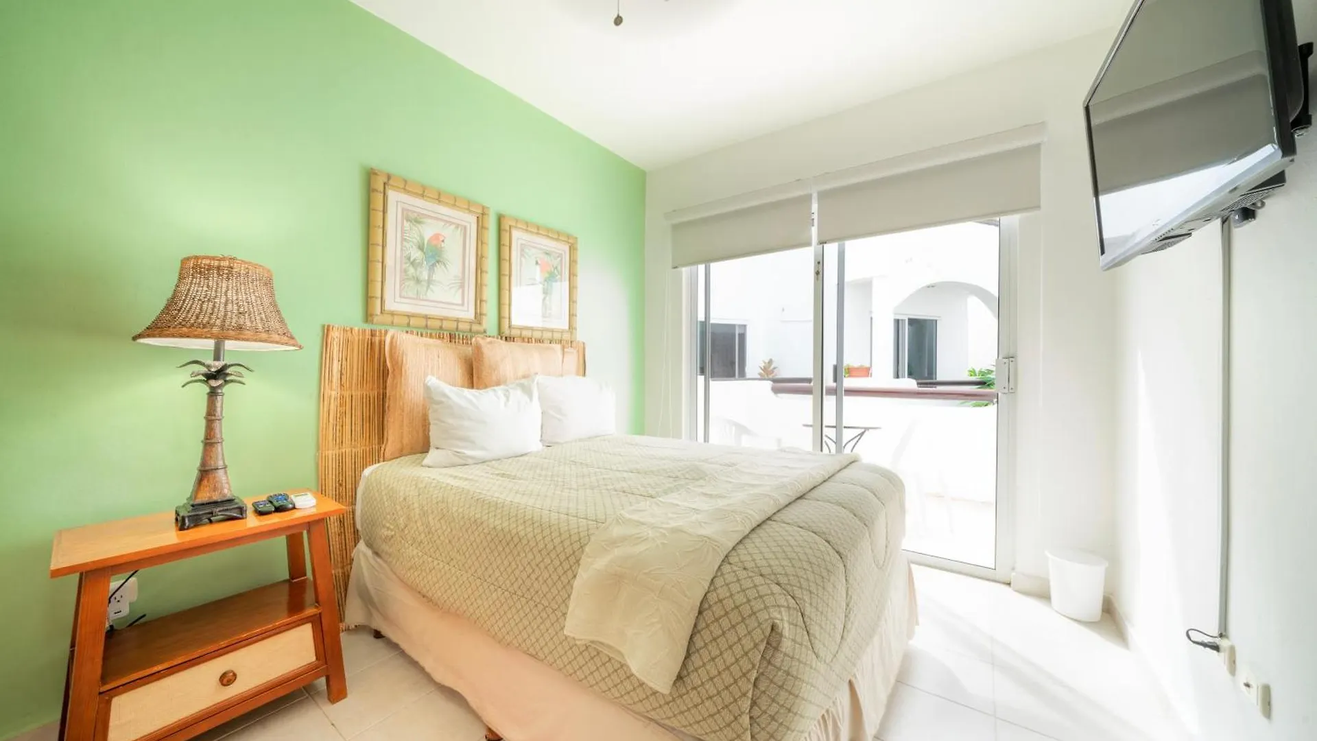 3 Bedroom Condo With Pool - Playacar Phase II - At Quintas Pakal Complex 21 Playa del Carmen 0*,  Mexico