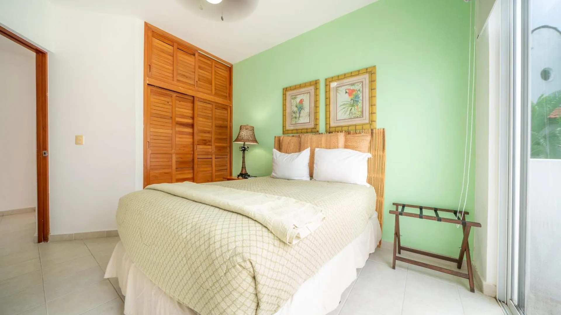 3 Bedroom Condo With Pool - Playacar Phase II - At Quintas Pakal Complex 21 Playa del Carmen Holiday home